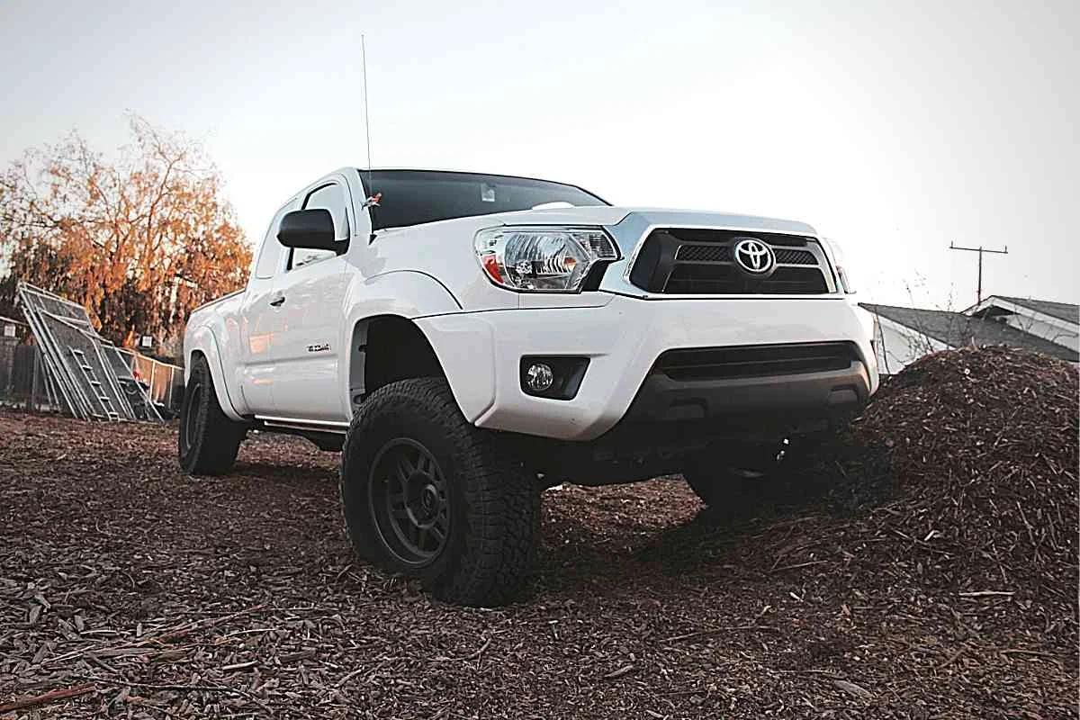 how much does it cost to lift a toyota tacoma